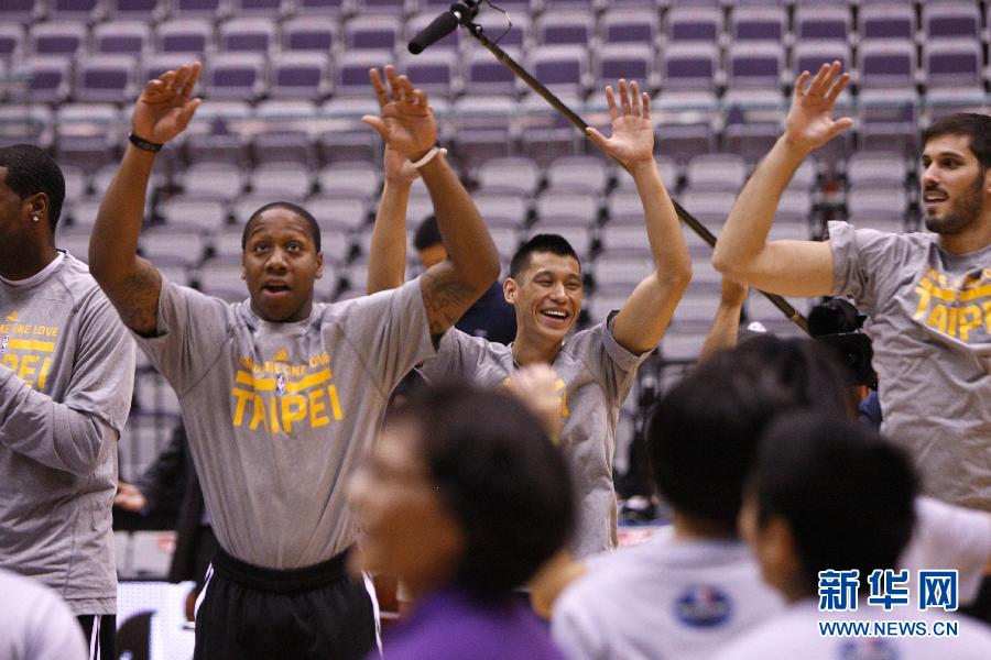 （體育）（2）籃球——NBA：火箭隊(duì)參加特奧訓(xùn)練營(yíng)